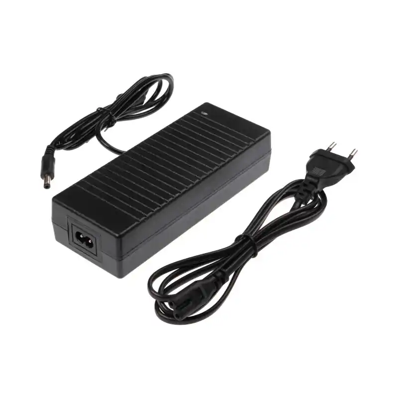 LED zdroj 24V 120W zásuvkový Oblíbený
