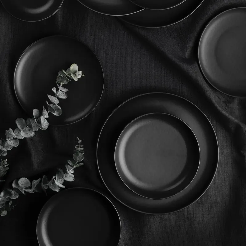 Objednat Nyní Jídelní sada 18 ks černá/porcelán